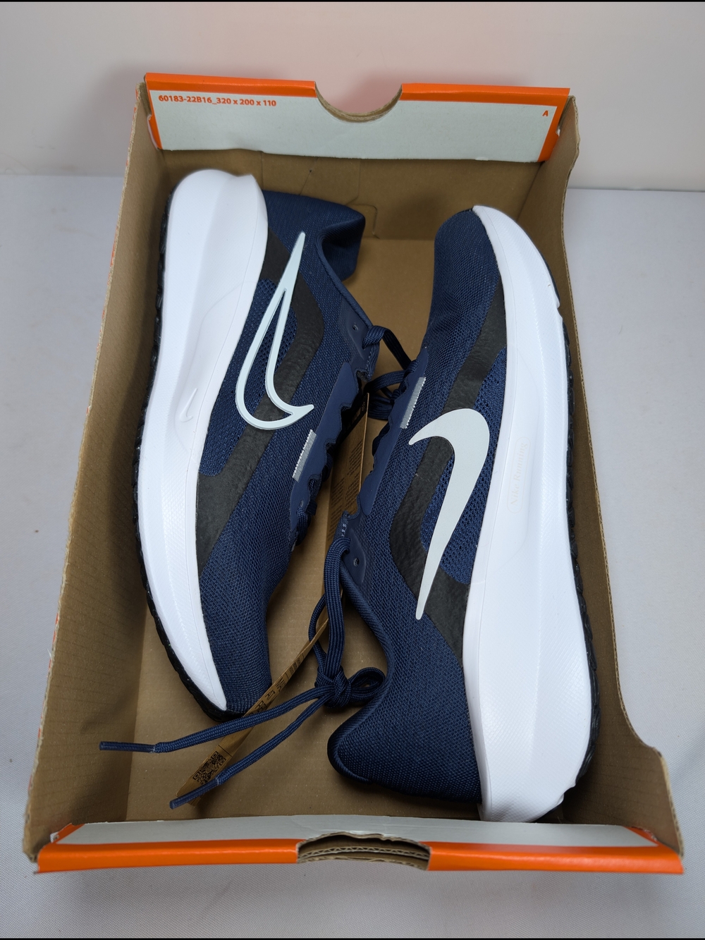 Nike Downshifter 13 Navy and White Running Trainers Unisex M7 W8.5 BOX NO LID